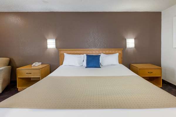  - Knights Inn Flint - I-75, Exit 117