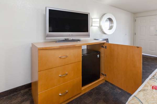  - Knights Inn Flint - I-75, Exit 117