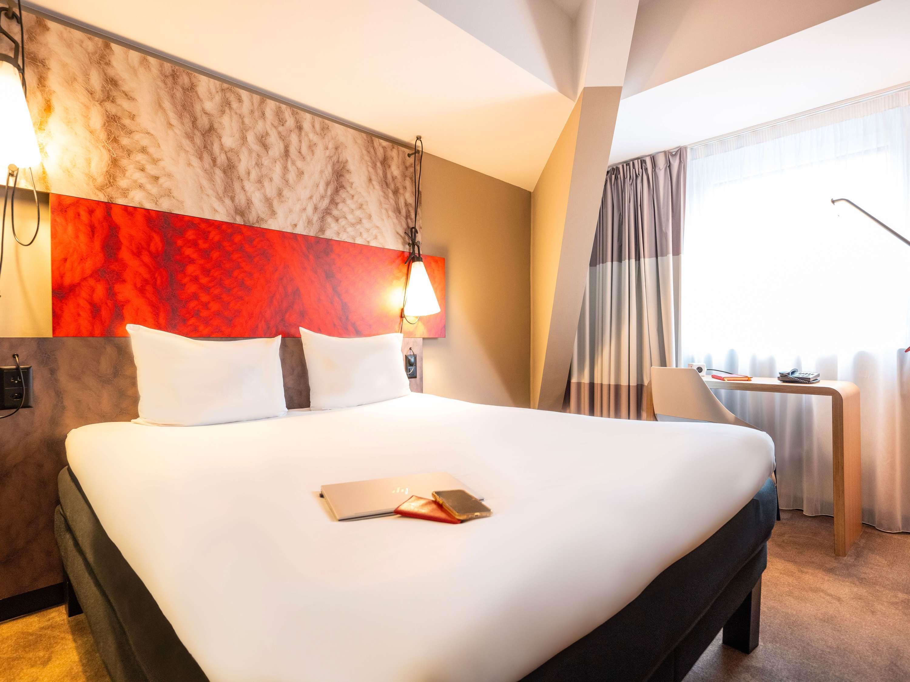 ibis Geneve Centre Lac Room Type - Room with 1 double bed measuring 63 x 79 in (160 x 200 cm) ibis Geneve Centre Lac Room Type - Room with 1 double bed measuring 63 x 79 in (160 x 200 cm)