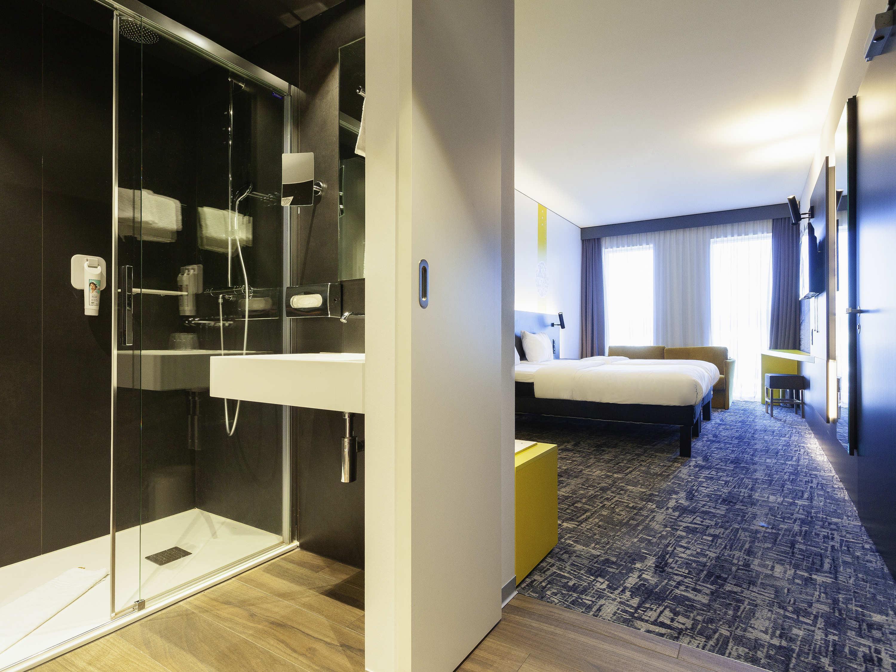 IBIS STYLES BASEL CITY Room Type - Standard room with 2 single beds and sofa bed IBIS STYLES BASEL CITY Room Type - Standard room with 2 single beds and sofa bed