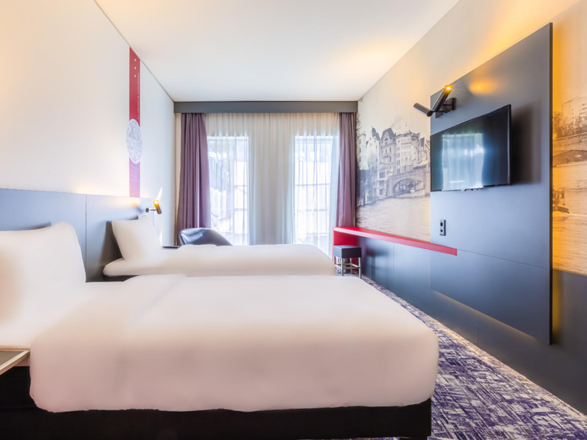 IBIS STYLES BASEL CITY Room Type - Standard Room with twin beds (40 x 79 in