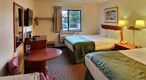  - Days Inn & Suites Traverse City