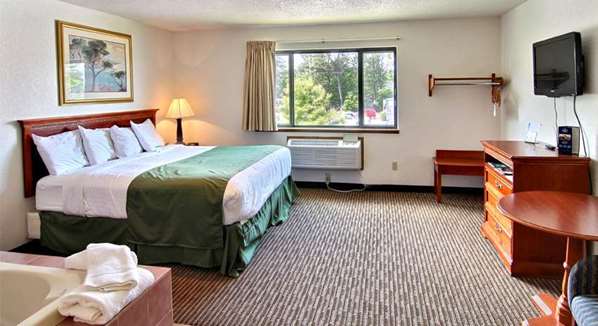 Suite - Days Inn & Suites Traverse City