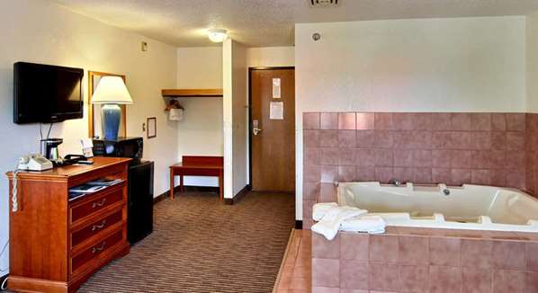 Suite - Days Inn & Suites Traverse City
