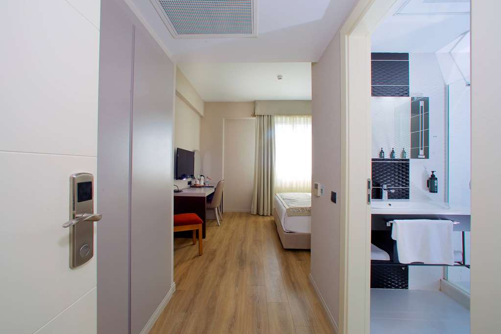 RAMADA BY WYNDHAM SOMA-guestroom-Guest Room,On-Site.jpg