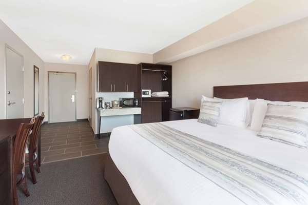  - Ramada Hotel Grassland