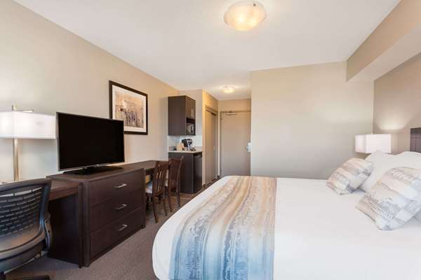  - Ramada Hotel Grassland