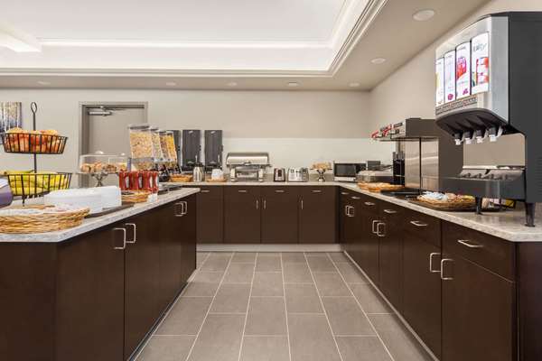  - Ramada Hotel Grassland