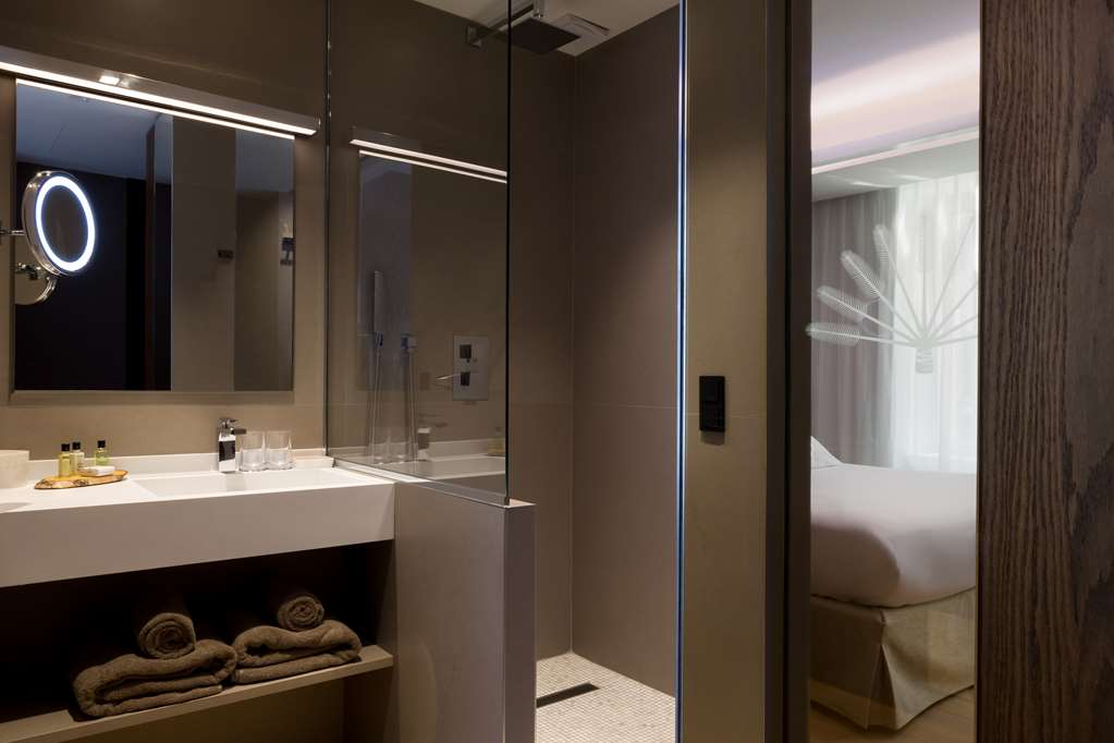 Hotel l'Arbre Voyageur, BW Premier Collection-guestroom-Guest Room,Bathroom,On-Site.jpg