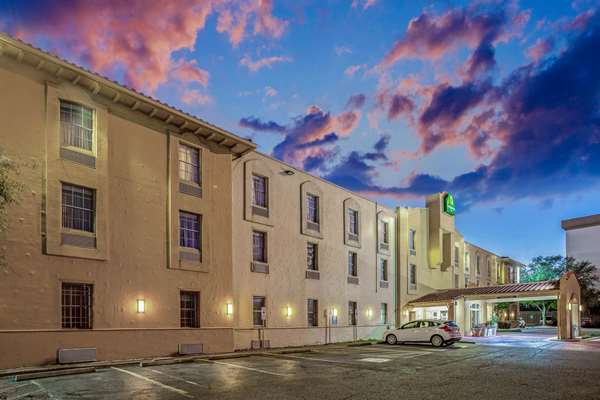 Exterior view - La Quinta Inn Greenway Plaza Houston