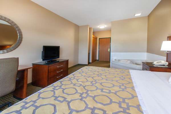 Suite - Baymont Inn & Suites Franklin - I-65, Exit 90