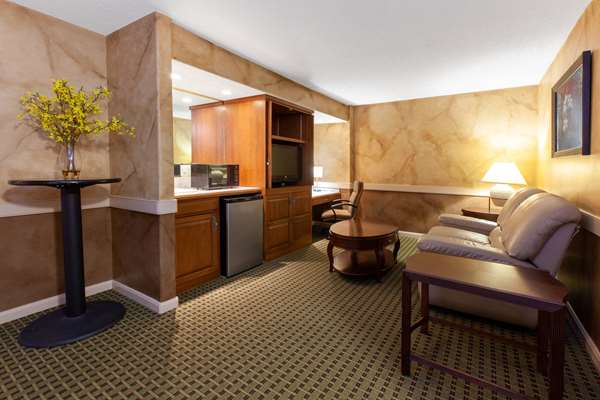 Suite - Baymont Inn & Suites Franklin - I-65, Exit 90