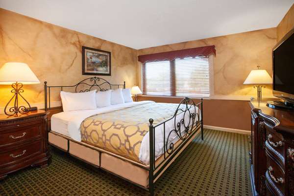 Suite - Baymont Inn & Suites Franklin - I-65, Exit 90