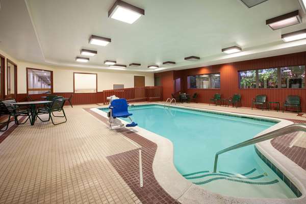 Pool - Baymont Inn & Suites Franklin - I-65, Exit 90