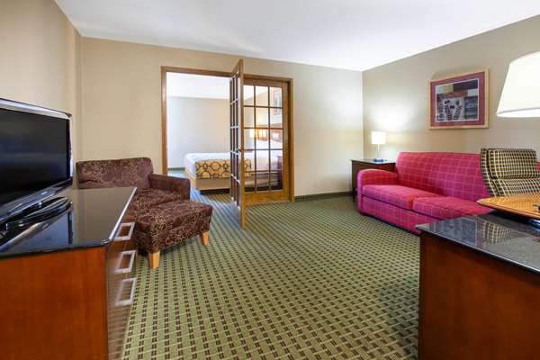Suite - Baymont Inn & Suites Franklin - I-65, Exit 90