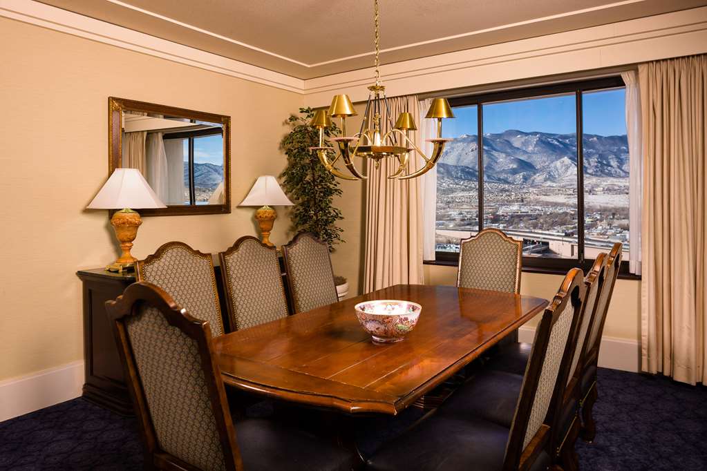 THE ANTLERS, A WYNDHAM HOTEL-guestroom-Guest Room,Dining Room/Area,Guest Room Amenity,Suite,On-Site.jpg