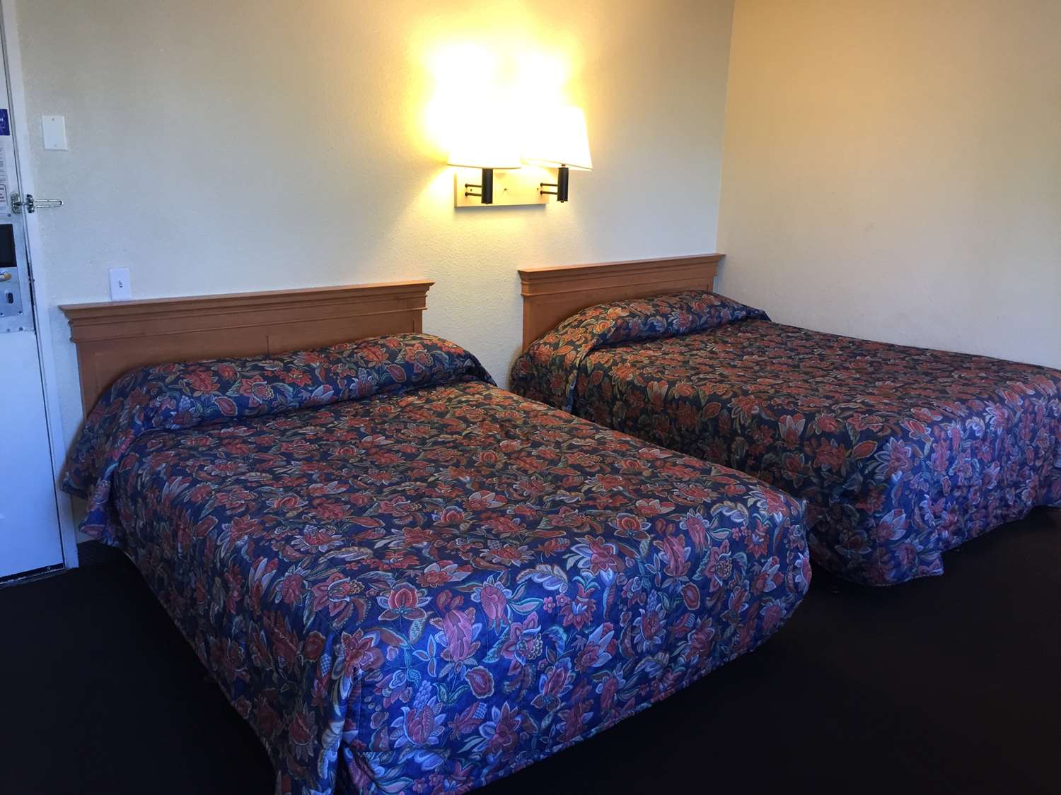 2 Double Beds Non-Smoking image