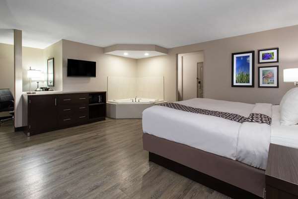 Suite - La Quinta Inn & Suites Effingham - I-57 & I-70, Exit 160