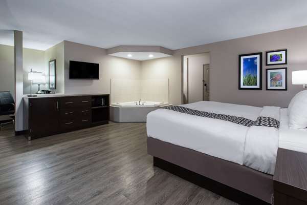 Suite - La Quinta Inn & Suites Effingham - I-57 & I-70, Exit 160