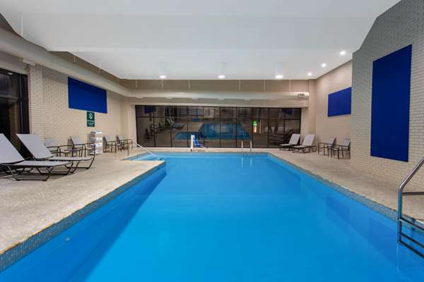 Pool - La Quinta Inn & Suites Effingham - I-57 & I-70, Exit 160