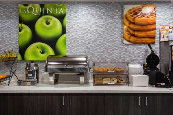  - La Quinta Inn & Suites Effingham - I-57 & I-70, Exit 160