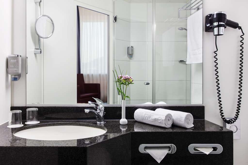 INTERCITYHOTEL FREIBURG-guestroom-Guest Room,Bathroom,On-Site,Outdoor/Exterior,Exterior View of Building.jpg