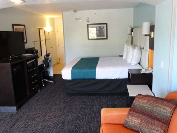 Suite - Best Western Plus Kissimmee-Lake South Inn & Suites
