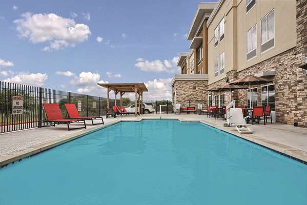 Pool - La Quinta Inn & Suites San Antonio - I-10, Exit 583