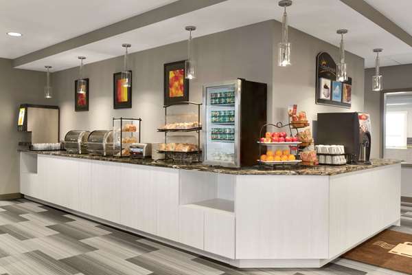 Restaurant - Days Inn & Suites Warman