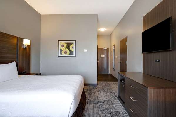  - Days Inn & Suites Warman