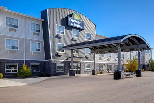 Exterior view - Days Inn & Suites Warman