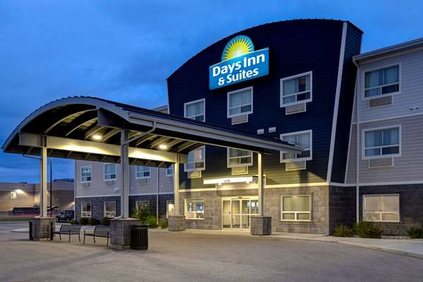 Exterior view - Days Inn & Suites Warman