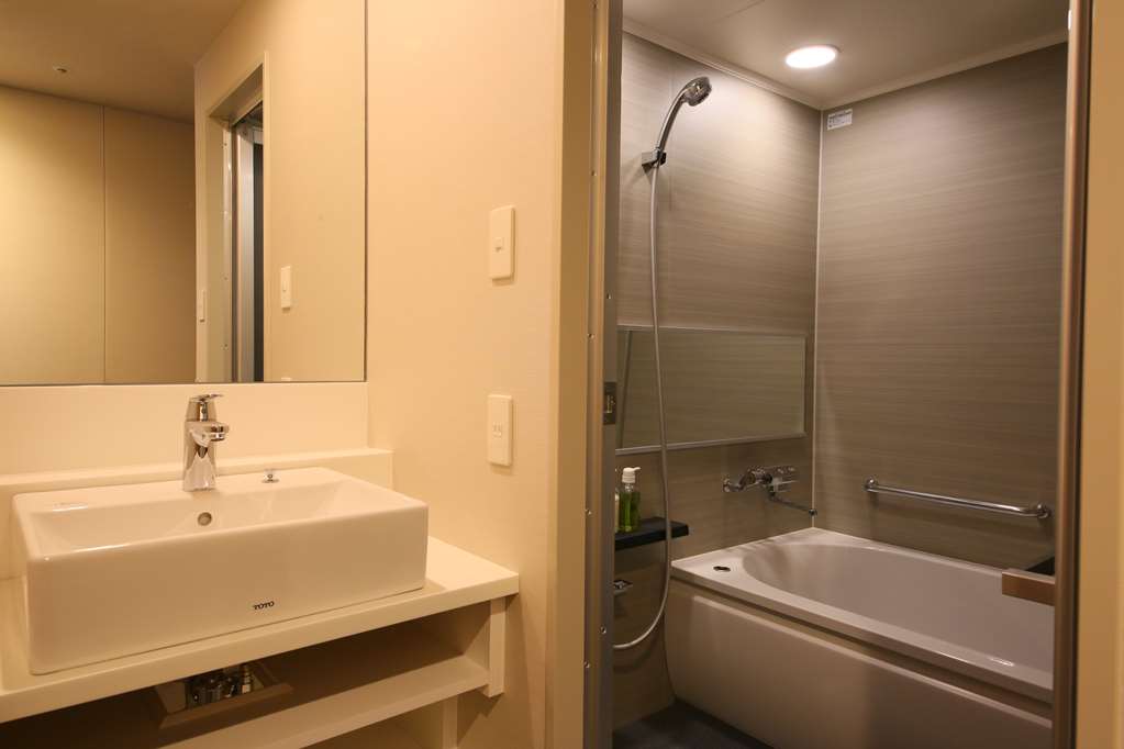 HOTEL GRACERY SHINJUKU-guestroom-Guest Room,Bathroom,On-Site.jpg