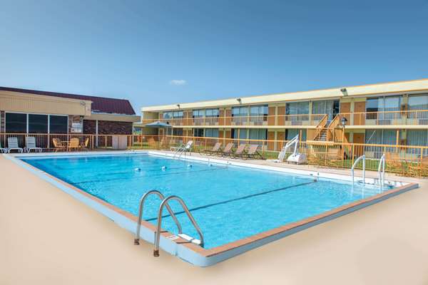 Pool - Days Inn Salem