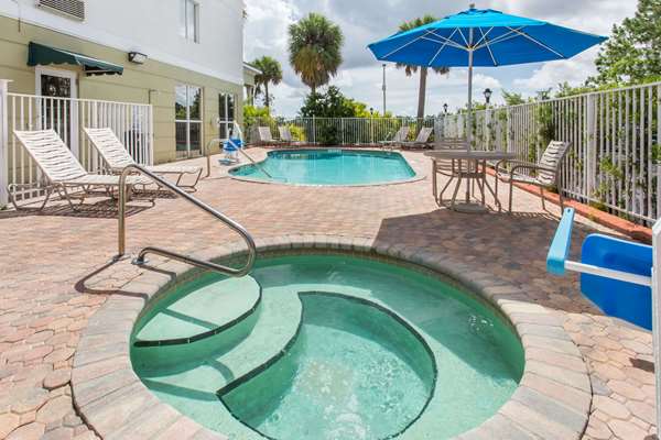 Pool - Days Inn Fort Pierce - I-95, Exit 129