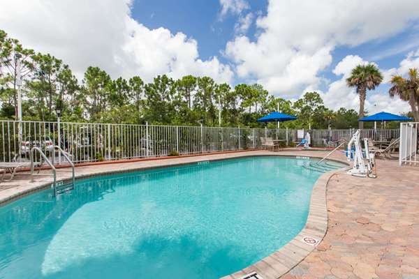 Pool - Days Inn Fort Pierce - I-95, Exit 129