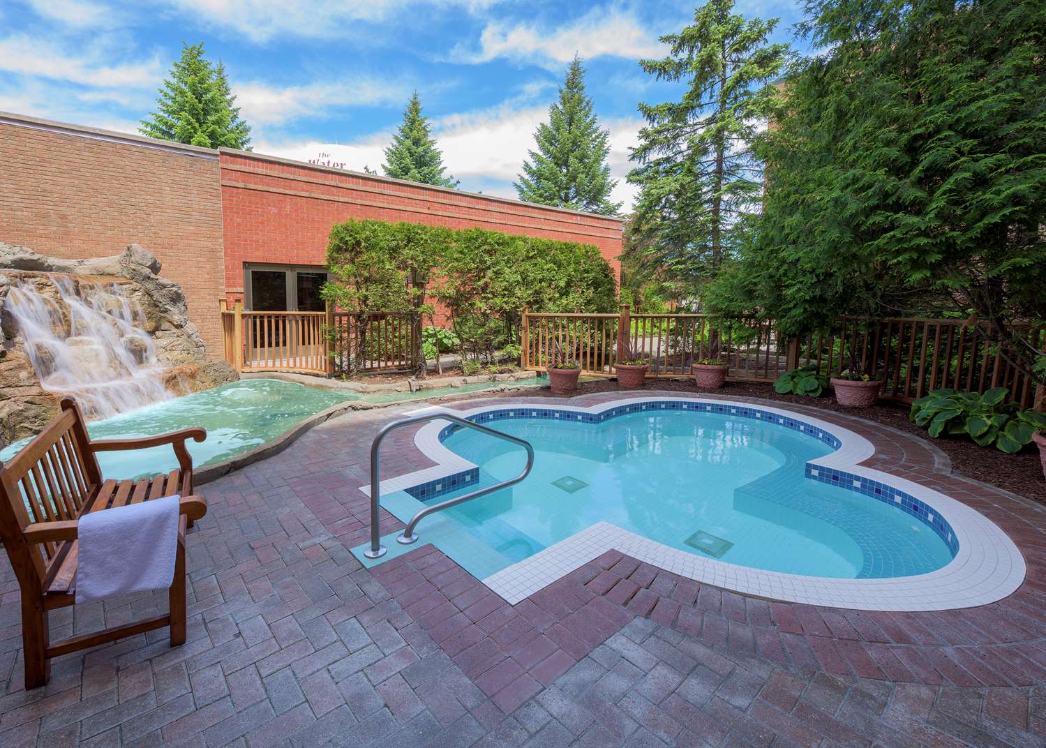 Algoma's Water Tower Inn & Suites Sault Ste Marie, ON See Discounts