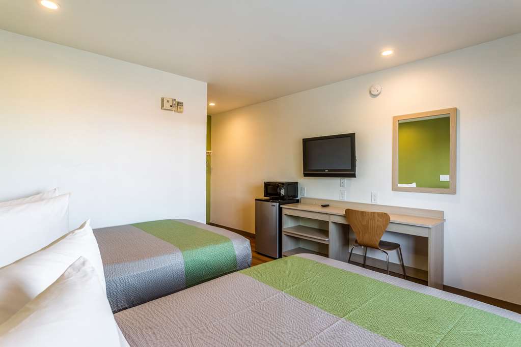 MOTEL 6 NEEDLES-guestroom-Guest Room,On-Site.jpg