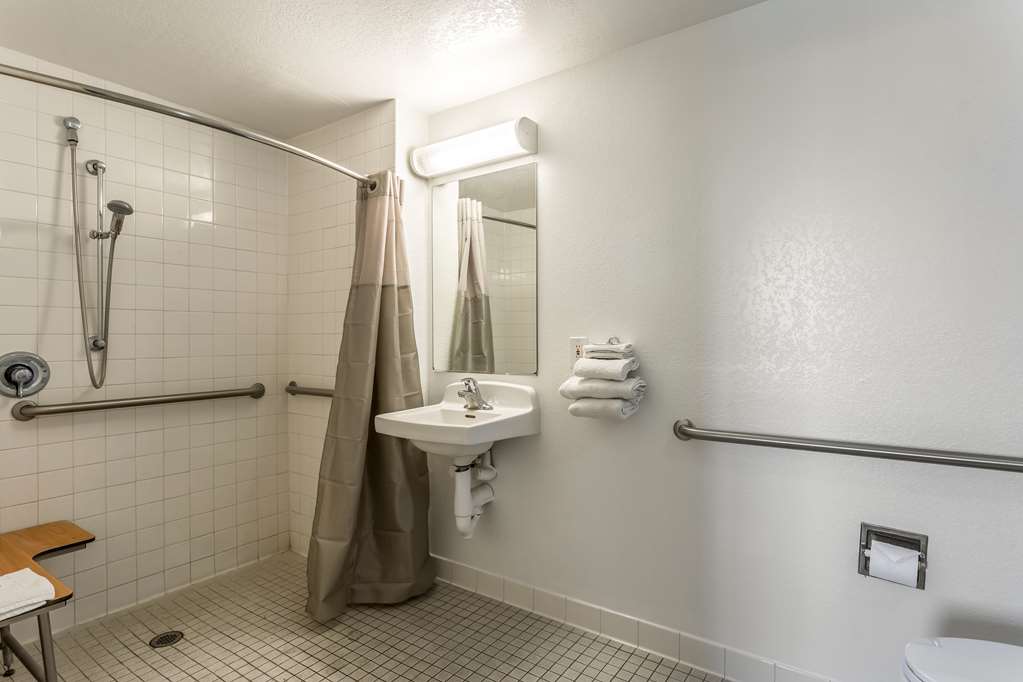 MOTEL 6 NEEDLES-guestroom-Guest Room,Bathroom,Accessibility,On-Site.jpg
