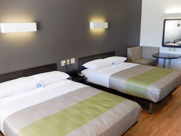  - Studio 6 Extended Stay Hotel Yukon - I-40, Exit 138A & 139B