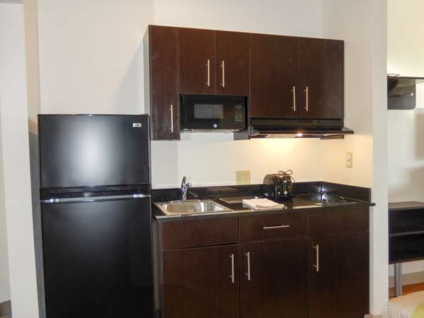  - Studio 6 Extended Stay Hotel Yukon - I-40, Exit 138A & 139B