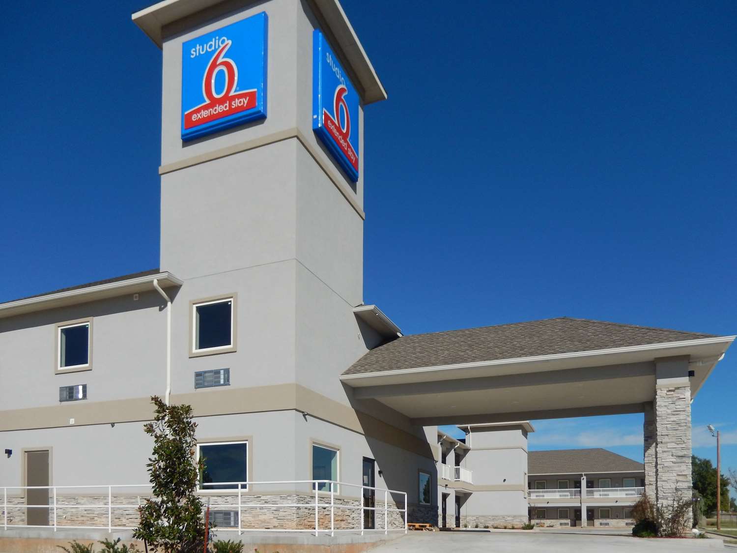 Studio 6 Extended Stay Hotel Yukon, OK See Discounts