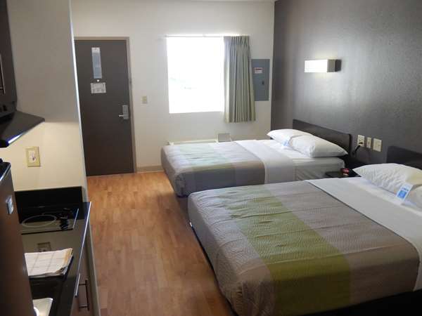  - Studio 6 Extended Stay Hotel Yukon - I-40, Exit 138A & 139B