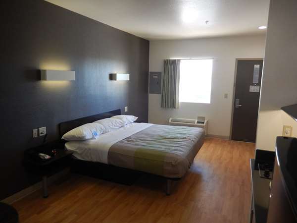  - Studio 6 Extended Stay Hotel Yukon - I-40, Exit 138A & 139B