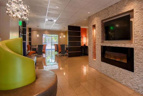  - Days Inn & Suites Bonita Springs - I-75, Exit 116