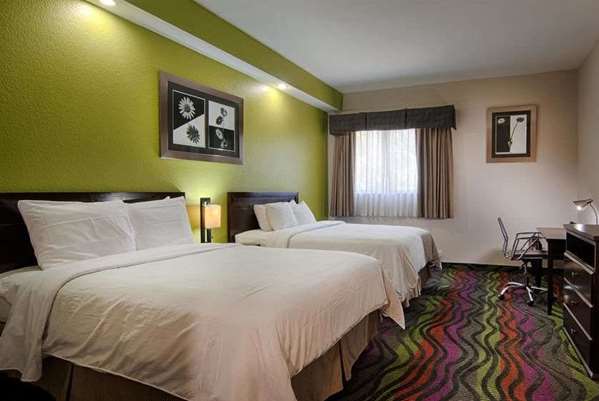  - Days Inn & Suites Bonita Springs - I-75, Exit 116