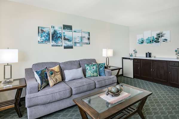 Suite - Wyndham Garden Hotel Kenosha