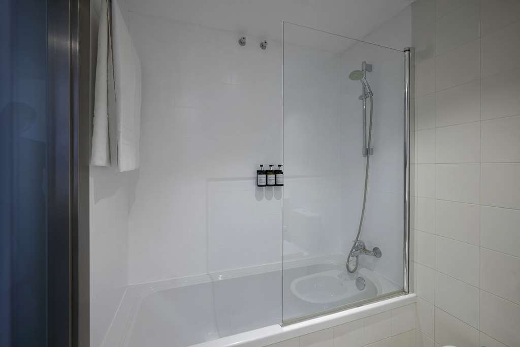 Catalonia Mirador des Port-guestroom-Guest Room,Bathroom,On-Site.jpg