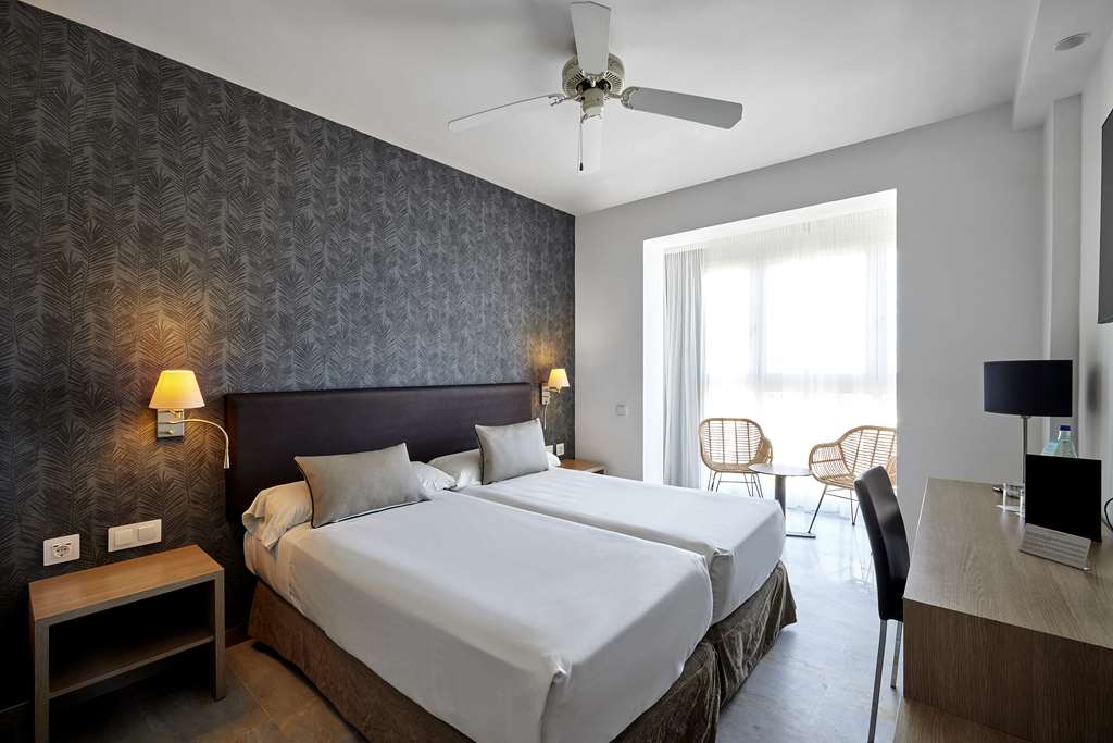 Catalonia Mirador des Port-guestroom-Guest Room,On-Site.jpg