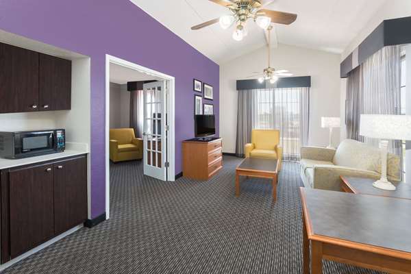 Suite - Baymont Inn & Suites Woodruff Road Greenville - I-85, Exit 51